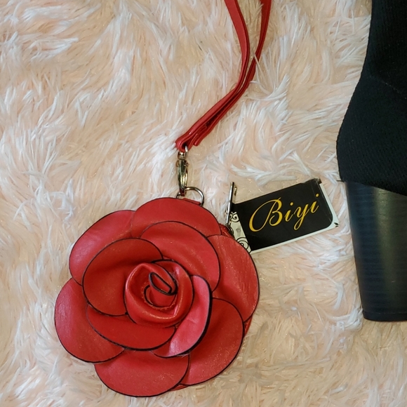 NWT MODA Biyi red wristlet - Picture 2 of 3